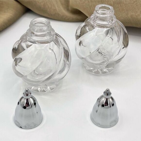 Vintage Swirl Clear Pressed Glass Chrome Metal Salt Pepper Shakers - Picture 4 of 12